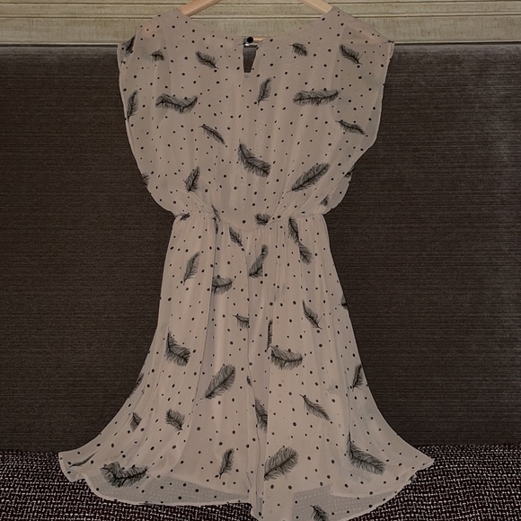 Flowy feather dress - Picture 3 of 3